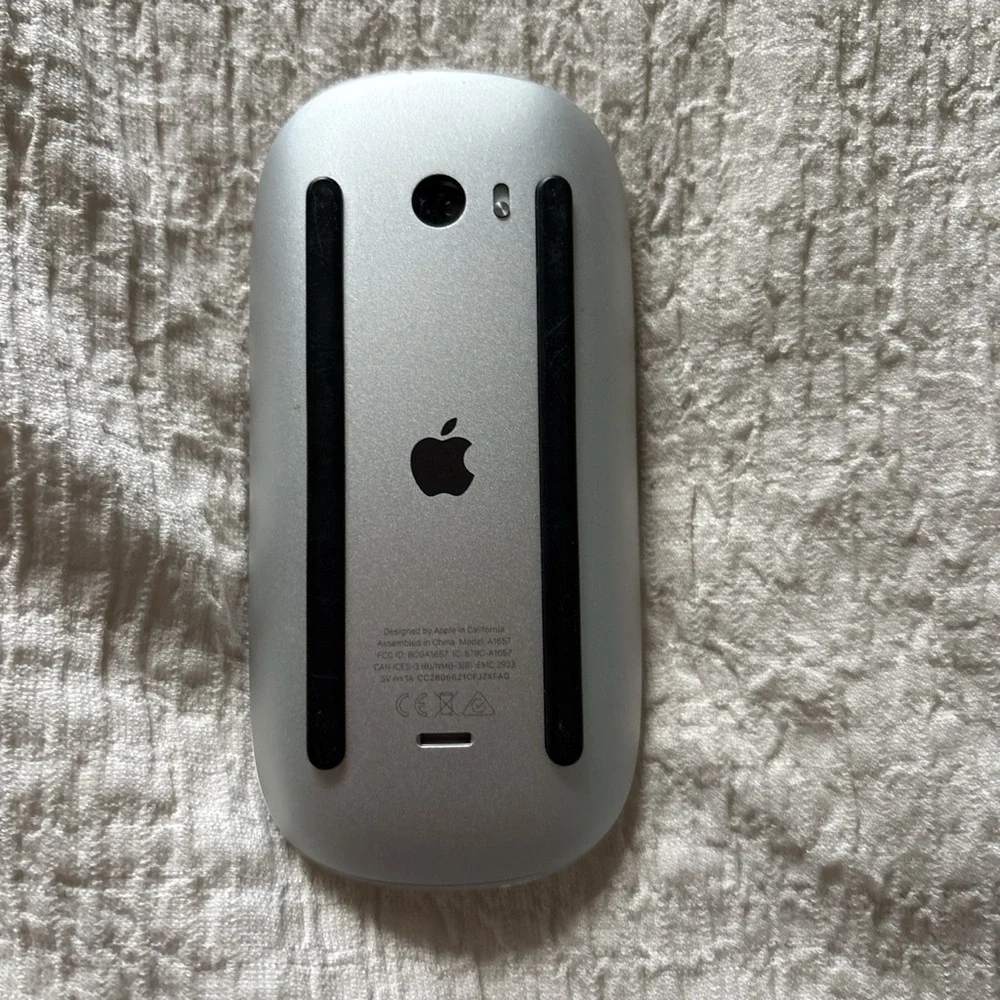 Apple Magic Mouse in Glossy White